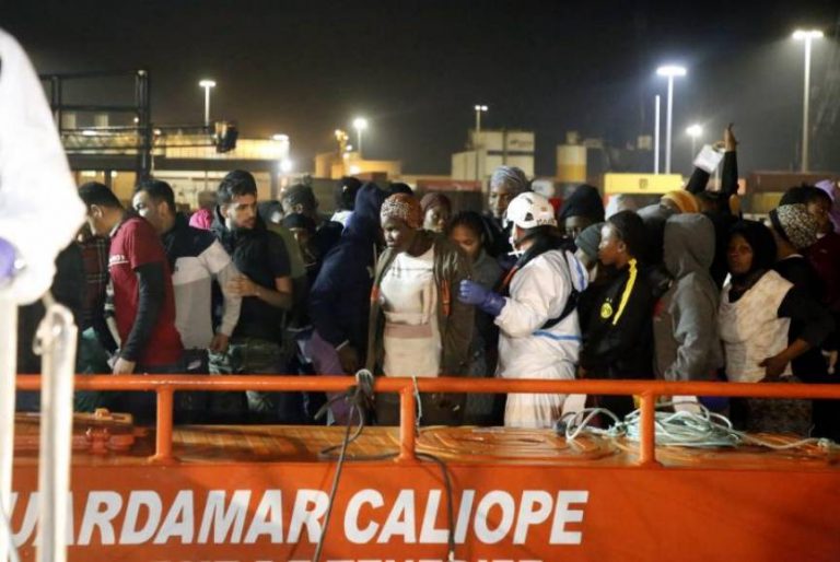 Llegan a España 72 inmigrantes recogidos en las Islas Chafarinas (España)