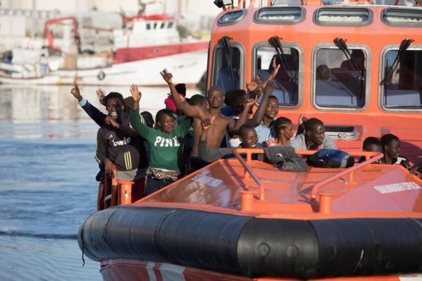 FOTOGRAFÍA. MOTRIL (GRANADA) ESPAÑA, 07.10.2019. Llegada al puerto granadino de Motril de los 58 inmigrantes recogidos en la isla de Alborán. Efe
