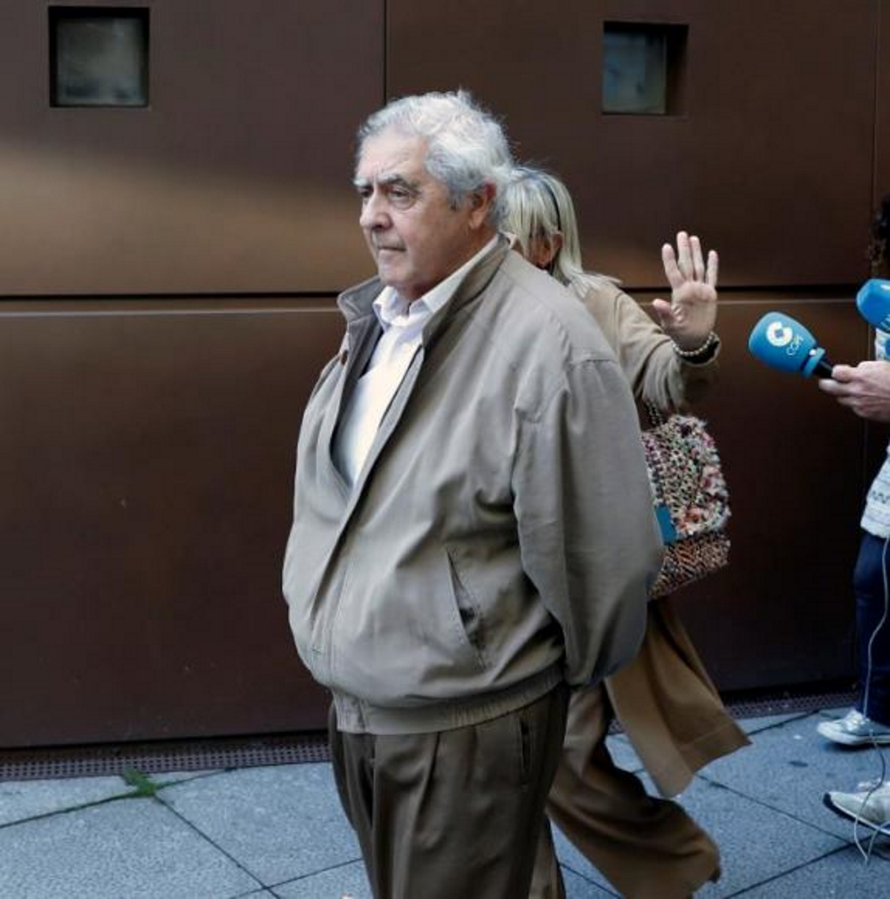 FOTOGRAFÍA. OVIEDDO (ASTURIAS) ESPAÑA, 07.10.2019. El empresario Víctor Manuel Muñiz a su salida este lunes de la Audiencia Provincial de Oviedo. Efe