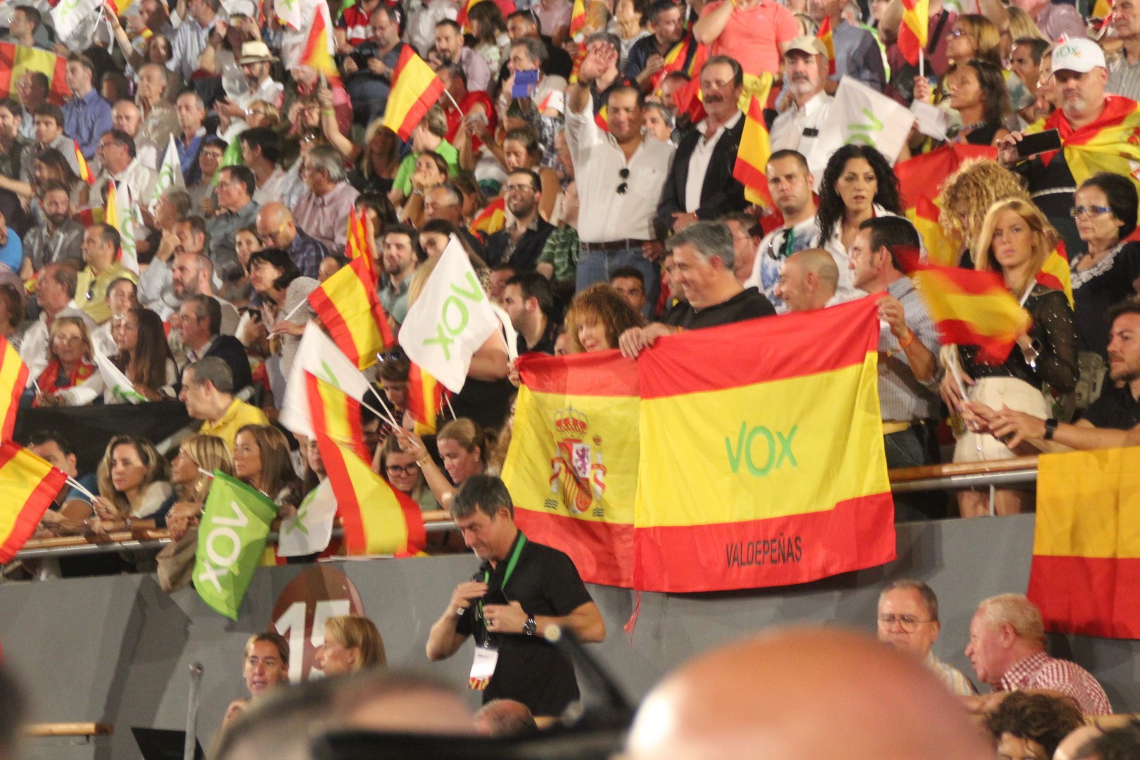 FOTOGRAFÍA. PALACIO VISTALEGRE ARENA (MADRID) ESPAÑA, 06.10.2019. VOX saca músculo en Madrid con más de 13,5 mil personas en su acto «Plus Ultra». Ñ Pueblo (41)