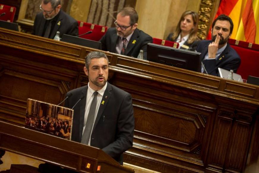 FOTOGRAFÍA. PARLAMENTO AUTONÓMICO DE CATALUÑA (BARCELONA) ESPAÑA, AÑO 2019. El diputado de ERC, Bernat Soler, durante un pleno del Parlament de Cataluña. Efe