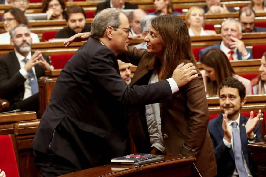 FOTOGRAFÍA. PARLAMENTO DE CATALUÑA 8BARCELONA) ESPAÑA, 07.10.2019. El presidente de la Generalitat, Quim Torra, felicita a Meritxell Budó. Efe