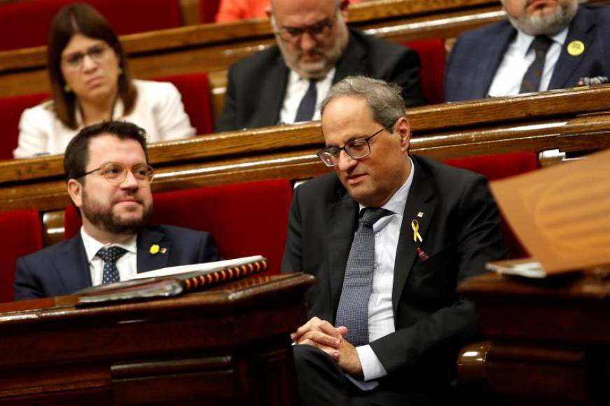 FOTOGRAFÍA. PARLAMENTO DE CATALUÑA (BARCELONA) ESPAÑA, OCTUBRE DE 2019. Quim Torra Pla (d) junto a Pere Aragonés (i). Efe.