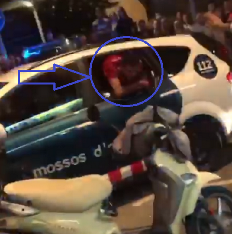 Un magrebí desafía a los Mozos, rompe los cristales y sube encima del coche patrulla