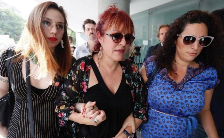 Absueltas las feministas de «Procesión del coño insumiso», vagina de grandes dimensiones