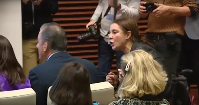 VOX rompe oficialmente el «Consenso Progre» y es atacado por marroquíes y feministas