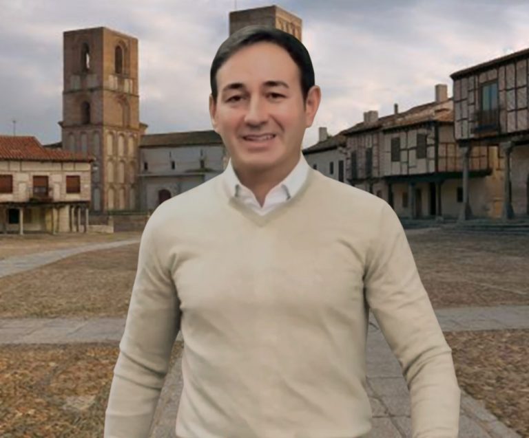El candidato al Senado de VOX Ávila José Manuel Lorenzo visita Arévalo