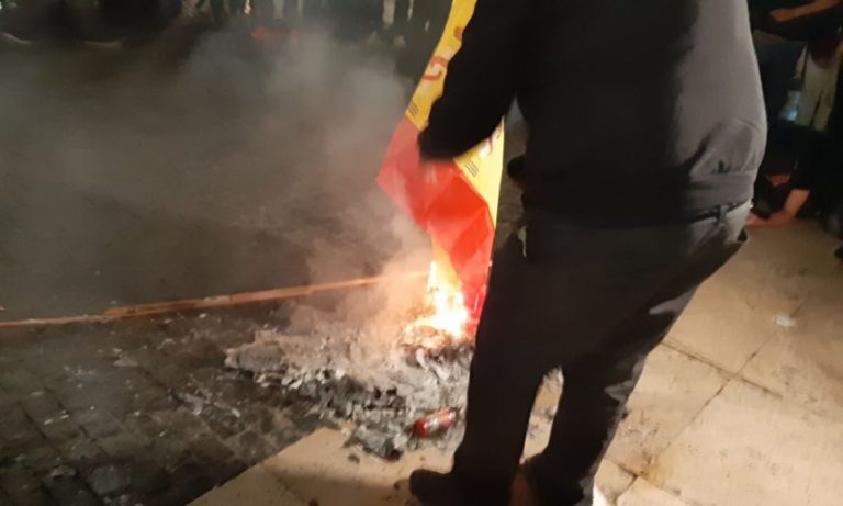 Paramilitares separatistas queman bandera, el Rey, Marlaska y Sánchez en Barcelona