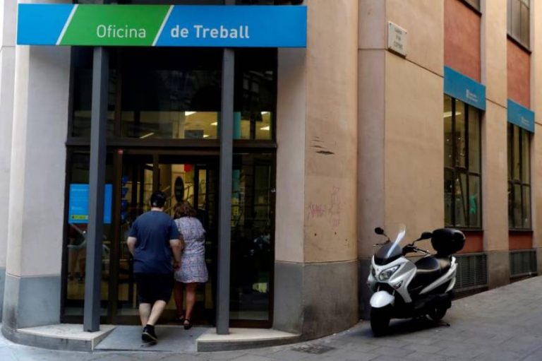 Alarmas en industria en Cataluña por destrucción de empleo, 5 mil expedientes colectivos