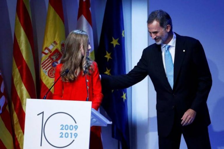 El Rey: No cabe en «Cataluña ni violencia ni intolerancia ni el desprecio a los demás»