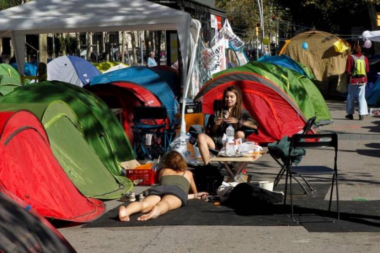 La Junta Electoral descarta desalojar la acampada de estudiantes separatistas