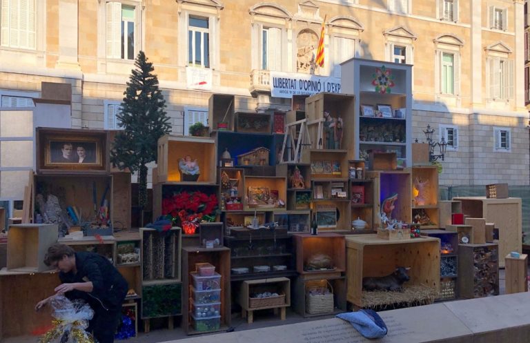 El belén del Ayuntamiento de Barcelona del PSOE (PSC) y Ada Colau