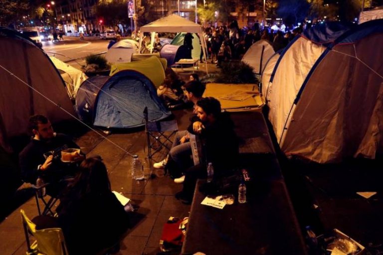 Acampada de estudiantes separatistas para reclamar la independencia de Cataluña
