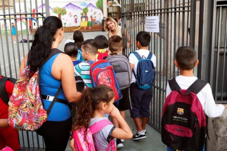 Las familias catalanas aportan a la Escuela Pública 150 millones euros al año
