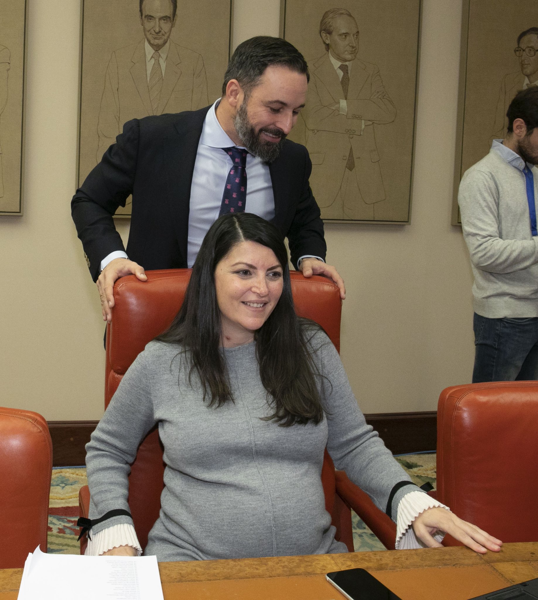 FOTOGRAFÍA. CONGRESO DE LOS DIPUTADOS (MADRID) ESPAÑA, 18.11.2019. Los 52 de VOX posan por España Siempre y sus 3.640.063 votantes ante el Congreso, XV Legislatura de España. Ñ pueblo (7)