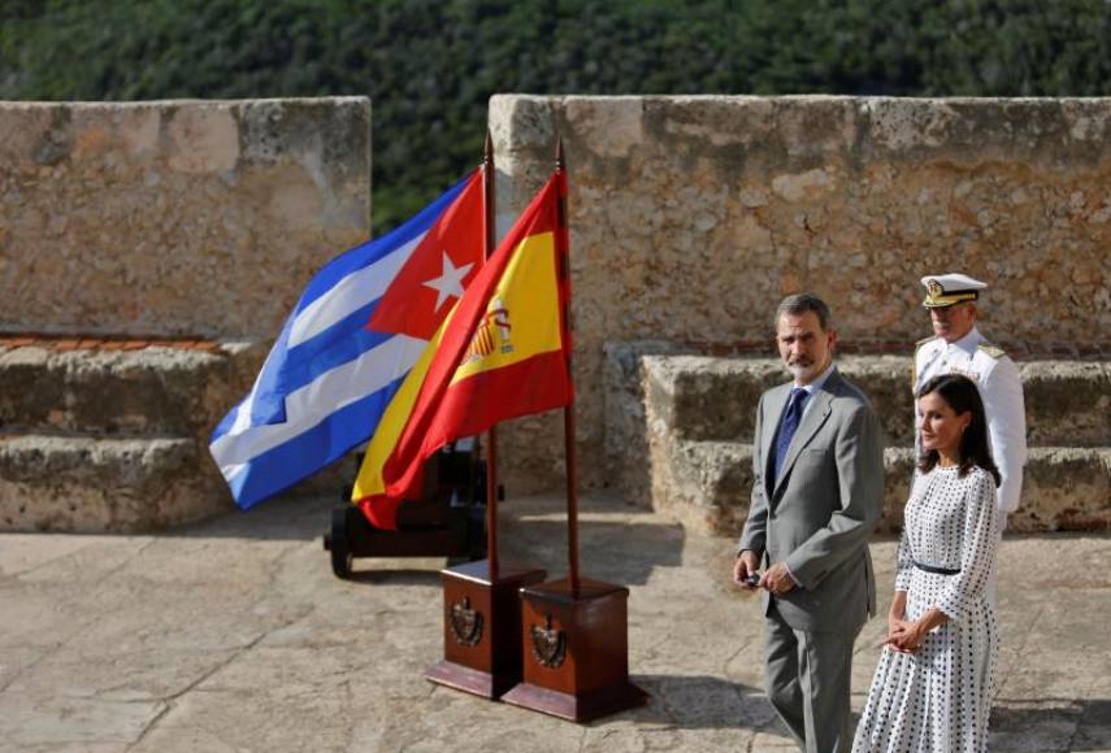 FOTOGRAFÍA. (CUBA), 14.11.2019. El Rey y la Reina Letizia rinden homenaje a los marines caídos bajo el mando del almirante Pascual Cervera, en el Castillo San Pedro de la Roca del Morro. Efe