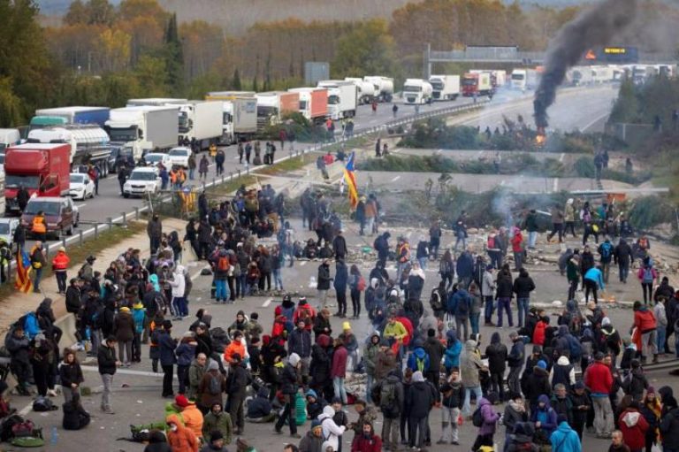 Tsunami Democràtic amenaza con ataques hasta que España permita el referéndum