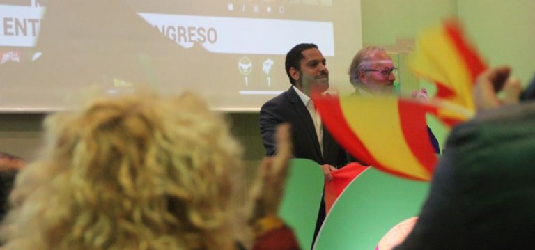 FOTOGRAFÍA. HOTEL HILTON AVENIDA DIAGONAL 591 (BARCELONA), 10.11.2019. Noche electoral de VOX en Cataluña en el Hotel Hitón de Avenida Diagonal de Barcelona. Los catalanes celebran el éxito electoral de VOX bailando y cantando por España y VOX en su Hotel de noche electoral. La Resistencia festeja con «Los Dos» históricos de VOX (Ignacio Garriga Vaz de Concicao, Juan José Aizcorbe) por Cataluña de «Los 52» de VOX. Lasvocesdelpueblo (Ñ Pueblo)