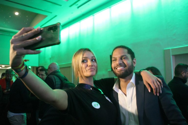 Vídeo histórica noche electoral de VOX en Cataluña: «¡compatriotas ya estamos aquí!»
