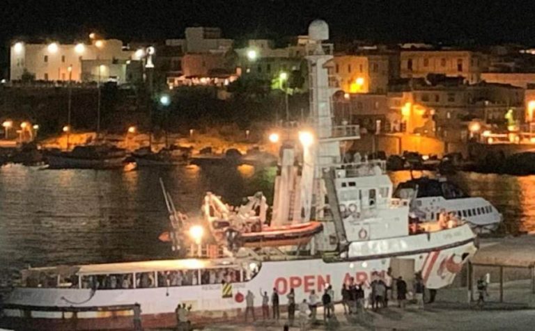 Open Arms recoge a 73 inmigrantes en el Mediterráneo, 26 de ellos MENAS