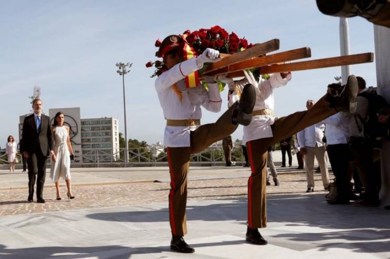 Los reyes cierran su primera jornada en Cuba