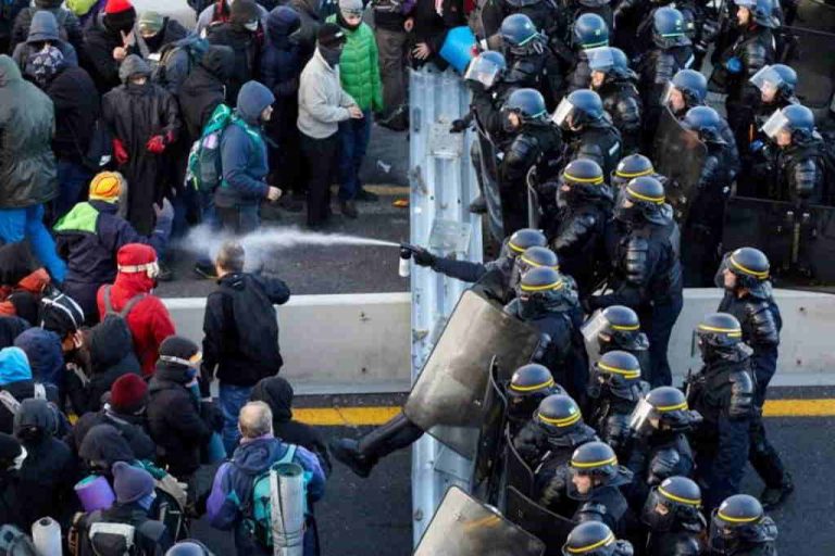 Francia da por terminada la operación de evacuación de separatistas de La Junquera