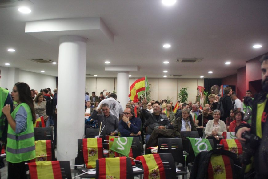 FOTOGRAFÍA. LA VERNEDA Y LA PAZ (BERCELONA) ESPAÑA, 06.11.2019. El partido político VOX celebra su segundo mitin del 10N en Barcelona. Ñ Pueblo (2)