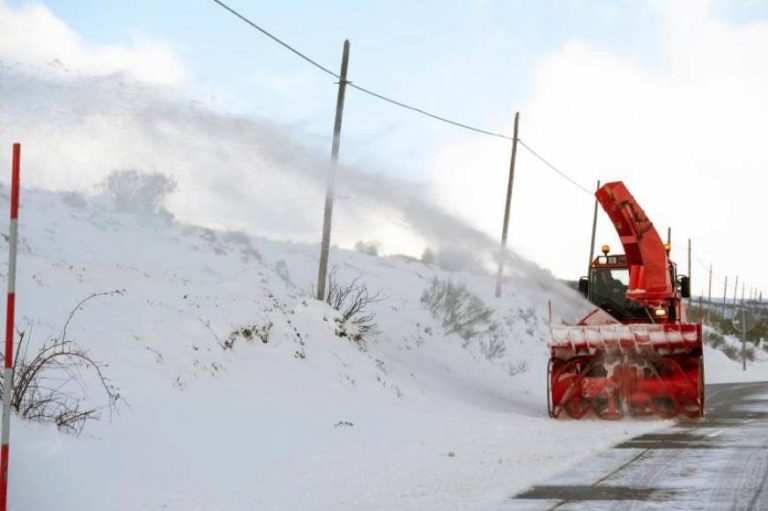 Remite el temporal pero 81 carreteras secundarias siguen afectadas por nieve