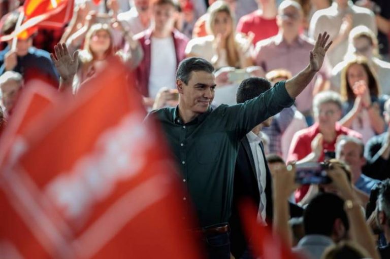 Sánchez: «El PP no cambia, antes se financiaba en B y ahora tiene una campaña en B»