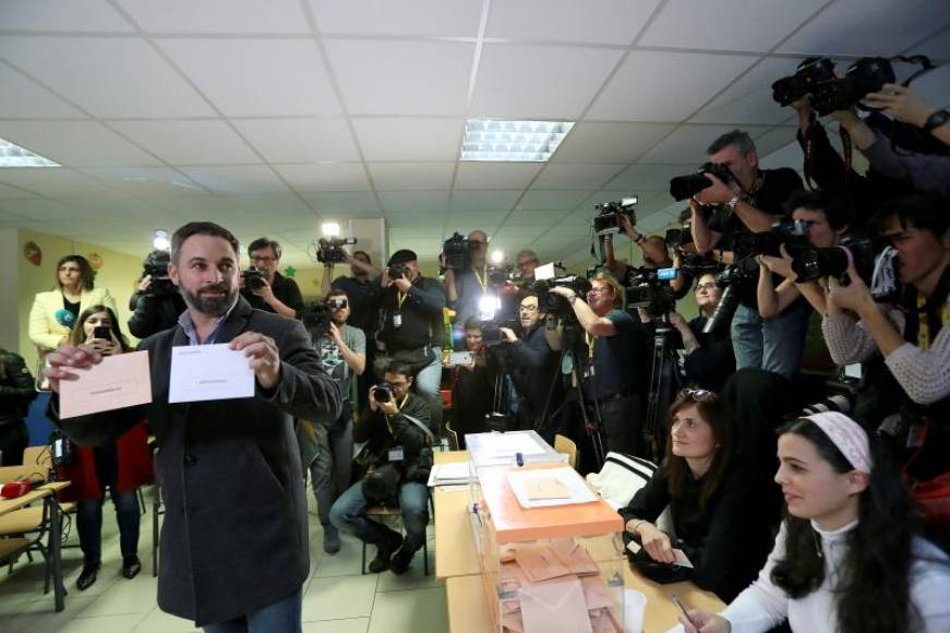 FOTOGRAFÍA. MADRID (ESPAÑA), 10.11.2019. El líder de Vox, Santiago Abascal, en el colegio electoral donde votó hoy en Madrid. Efe
