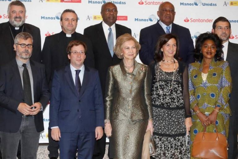 Manos Unidas premia a la reina Sofía por su apoyo a las personas necesitadas