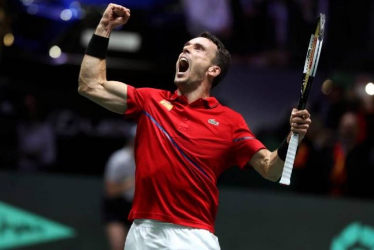 La solidez de Bautista adelanta a España en la final de Copa david