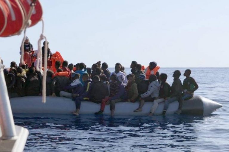 «Ocean Viking» recoge a 215 inmigrantes en África y se dirige rumbo a Italia o Malta