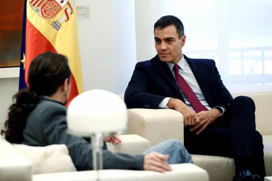 FOTOGRAFÍA. PALACIO DEL GOBIERNO DE ESPAÑA 8LA MONCLOA), MADRID (ESPAÑA), AÑO 2018. Pedro Sánchez (d) y Pablo Iglesias (i), durante una reunión en la Moncloa. Efe