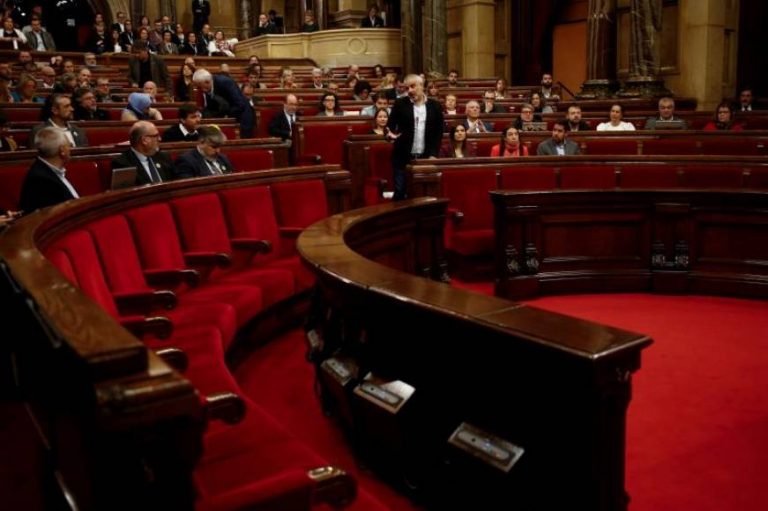 Ciudadanos abandona el Parlament, PP y PSC rechazan al moción del Referéndum