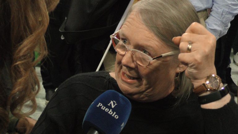 Una inglesa reclama «mano dura» contra separatismo y desea que «suba más VOX»