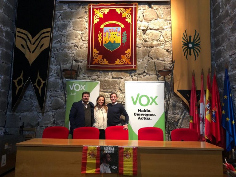 Georgina Trías ensalza la «valentía de los votantes de VOX» en San pedro (Ávila)