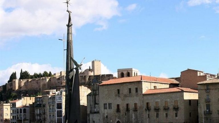 VOX ve «ataque a la libertad» el derribo del monumento de la Batalla del Ebro de Tortosa
