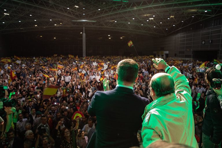 Más de 8 mil personas claman contra el separatismo en un mitin de VOX en Valencia