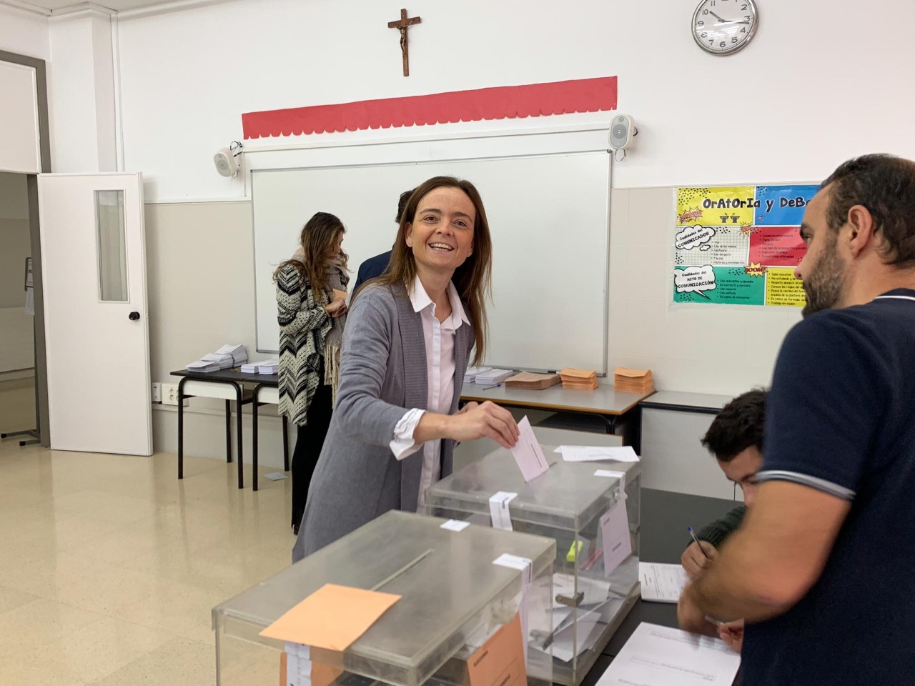 FOTOGRAFÍA. ÁVILA (ESPAÑA), 10.11.2019. Votaciones de los candidatos al Congreso, Georgina Trías y Germán Sánchez, y al Senado, José Manuel Lorenzo Serapio.Ñ Pueblo (1)