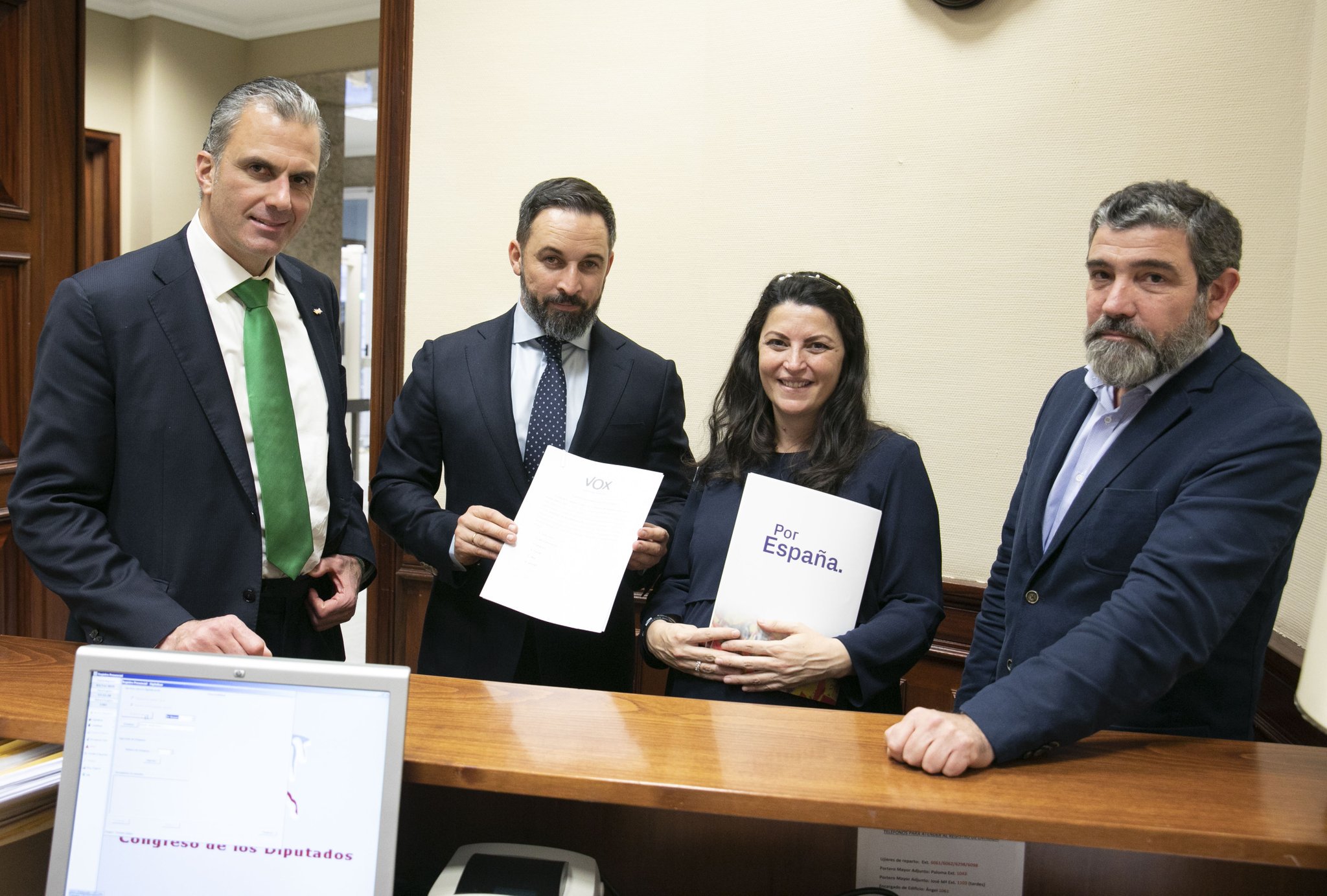 CONGRESO DE LOS DIPUTADOS (MADRID) ESPAÑA, 03.12.2019. El presidente del Grupo Parlamentario VOX, Santiago Abascal, y sus compañeros. Ñ Pueblo (1)