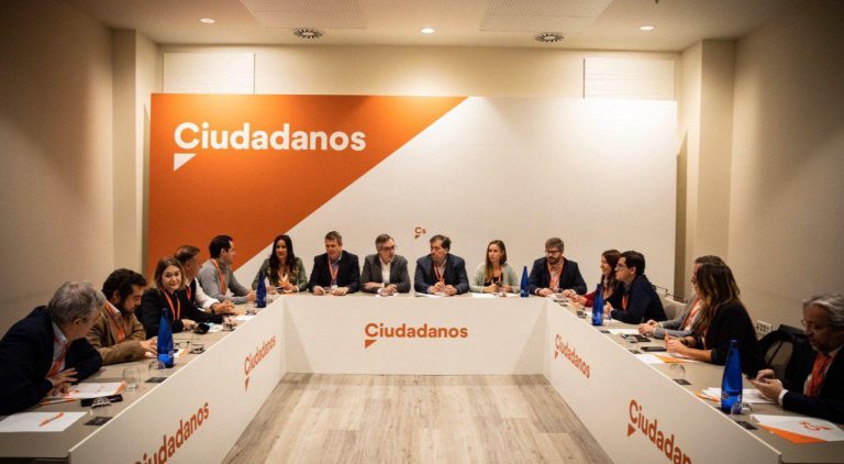 Ciudadanos lucha contra sí mismo y contra Abascal: «VOX ha eclipsado a Ciudadanos»