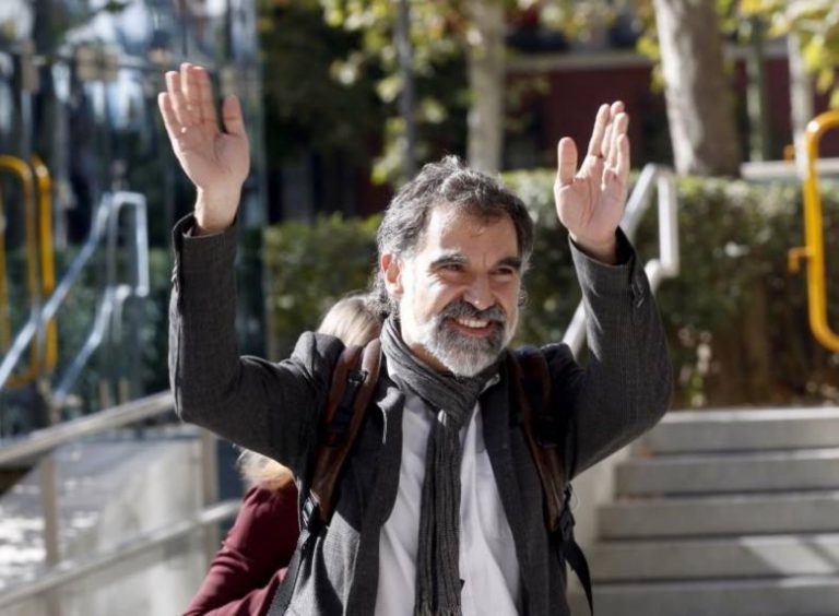 Cataluña| Jordi Cuixart Navarro recoge sus maletas y se va de España para promover odio desde Suiza hacia los españoles