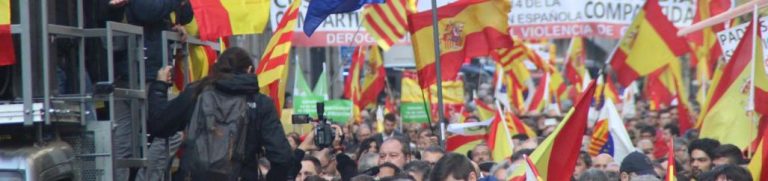 Miles catalanes claman contra el «apoyo separatista a Sánchez» en Barcelona
