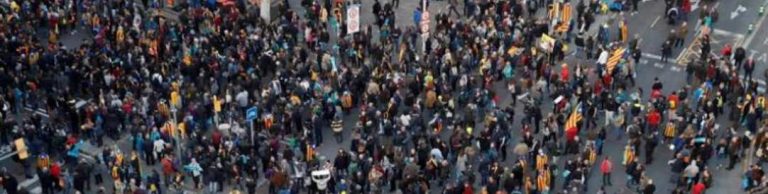 Tsunami reúne a 5 mil separatista en su protesta 3 horas antes del clásico