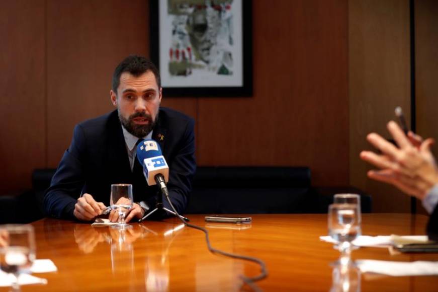 FOTOGRAFÍA. BARCELONA (ESPAÑA), 8.12.2019. El presidente del Parlament de Cataluña, Roger Torrent, durante la entrevista que mantuvo con Efe en la que repasó la actualidad política. Efe