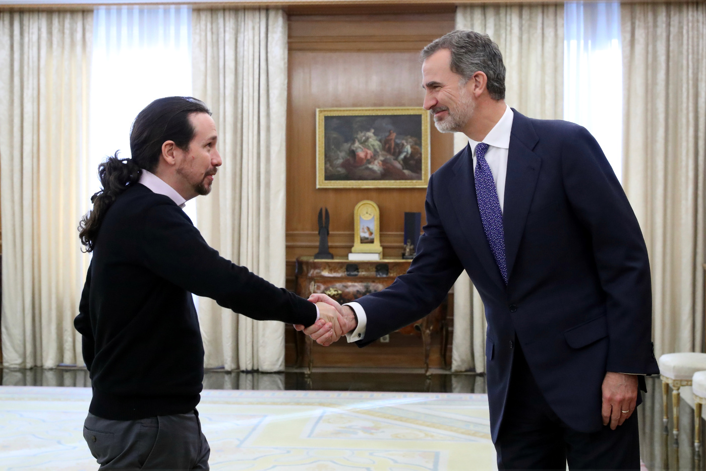 FOTOGRAFÍA. CASA REAL DE ESPAÑA (MADRID) ESPAÑA, 11.12.2019. El rey Felipe VI recibe en audiencia al líder de Unidas Podemos, Pablo Iglesias (i),Ñ Pueblo