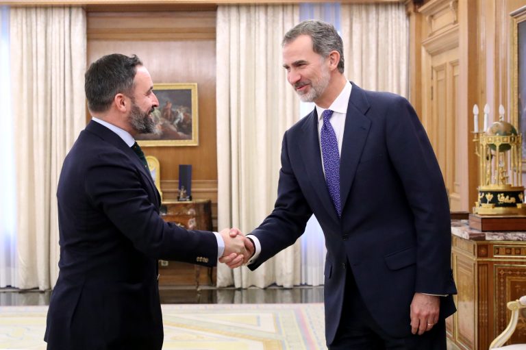 Abascal comunica al rey el rechazo frontal de VOX a investir a Sánchez