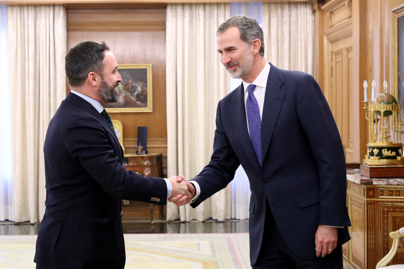 FOTOGRAFÍA. CASA REAL DE ESPAÑA (MADRID) ESPAÑA, 11.12.2019. El rey Felipe VI recibe en audiencia al líder de Vox, Santiago Abascal (i). Ñ Pueblo