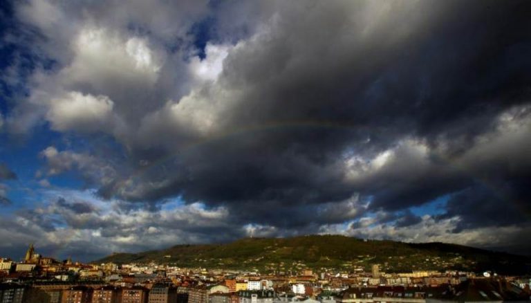 La borrasca Karim dejará rachas cercana a los 100 km por hora, oleaje e intensas lluvias en España